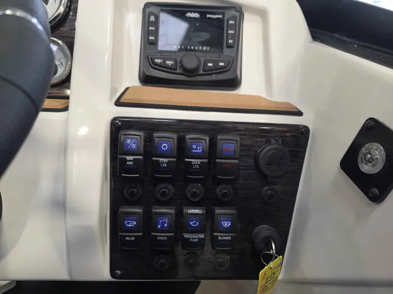 Slide: The Image of Starcraft SVX 210 IO 2025 - 16