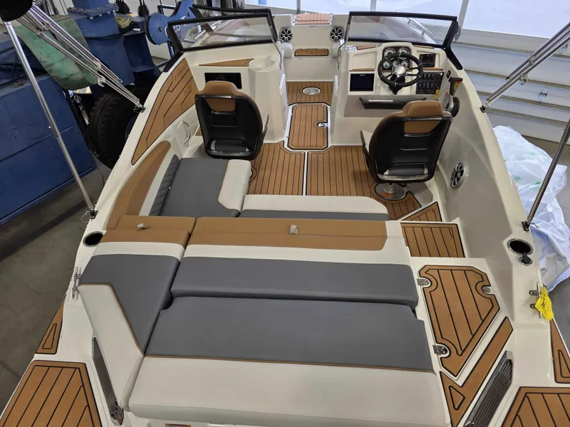 Slide: The Image of Starcraft SVX 210 IO 2025 - 4