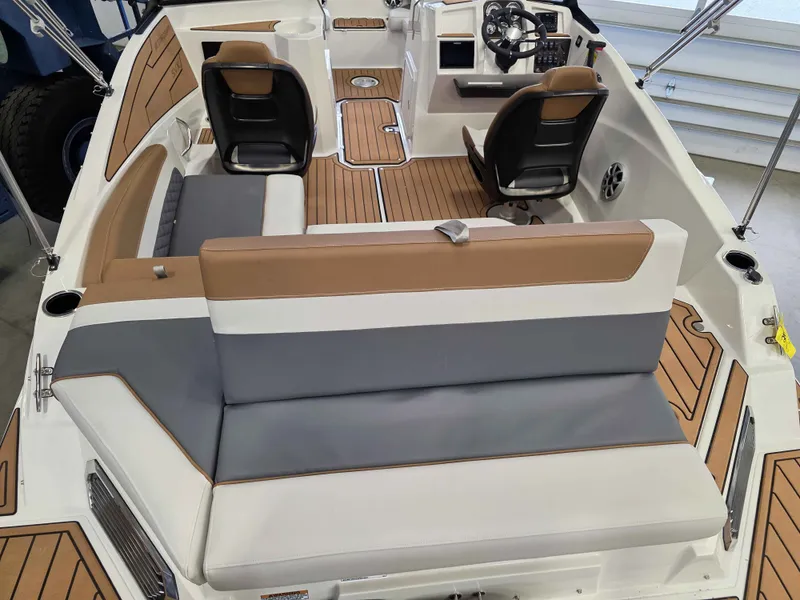 Slide: The Image of Starcraft SVX 210 IO 2025 - 5