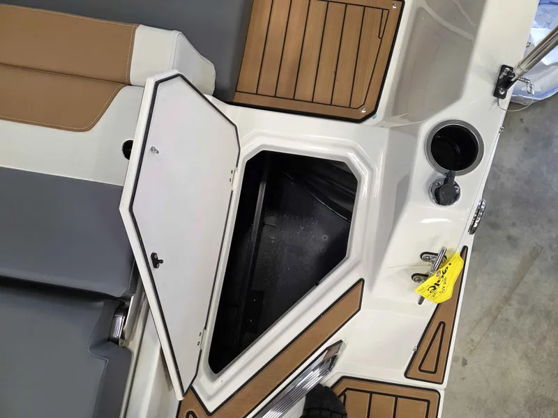 Slide: The Image of Starcraft SVX 210 IO 2025 - 7