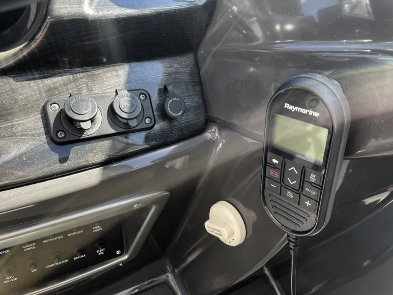 Slide: The Image of Monterey 345 Sport Yacht 2020 - 52