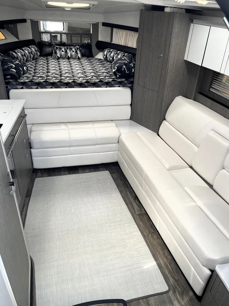 Slide: The Image of Monterey 345 Sport Yacht 2020 - 54