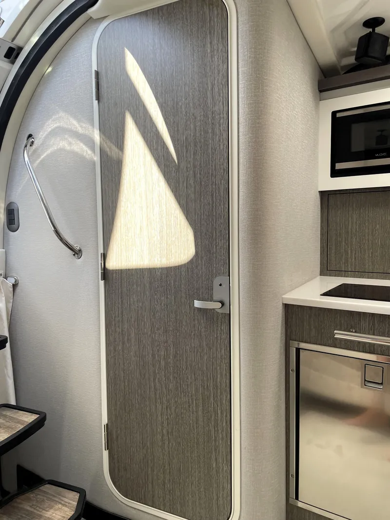 Slide: The Image of Monterey 345 Sport Yacht 2020 - 81