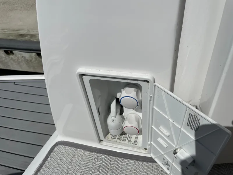 Slide: The Image of Monterey 345 Sport Yacht 2020 - 86