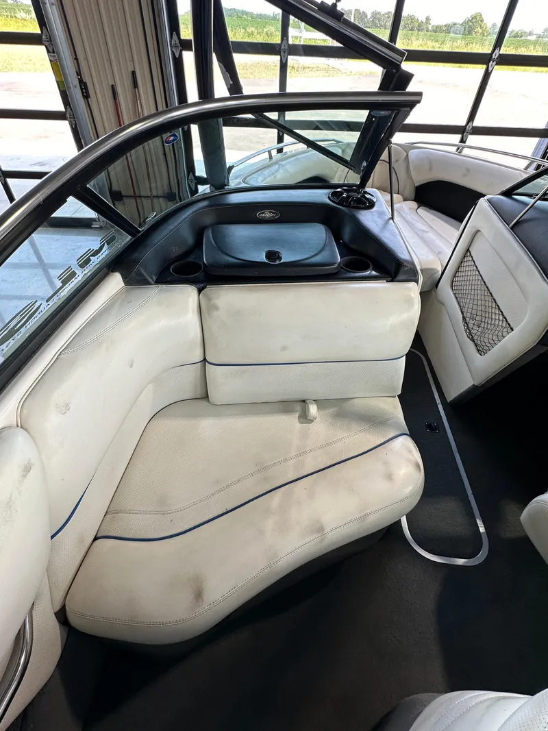 Slide: The Image of 2003 Malibu Wakesetter 23 XTi interior seating and dashboard view. - 10