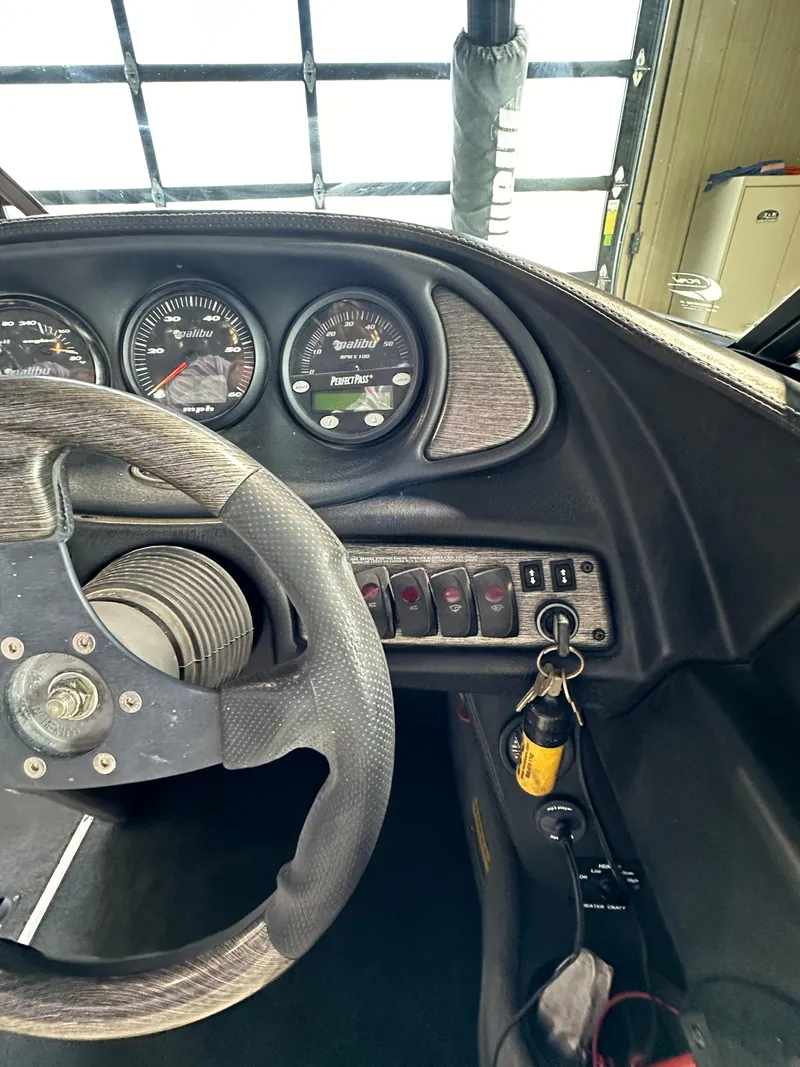 Slide: The Image of 2003 Malibu Wakesetter 23 XTi dashboard with steering wheel and instrument panel. - 4