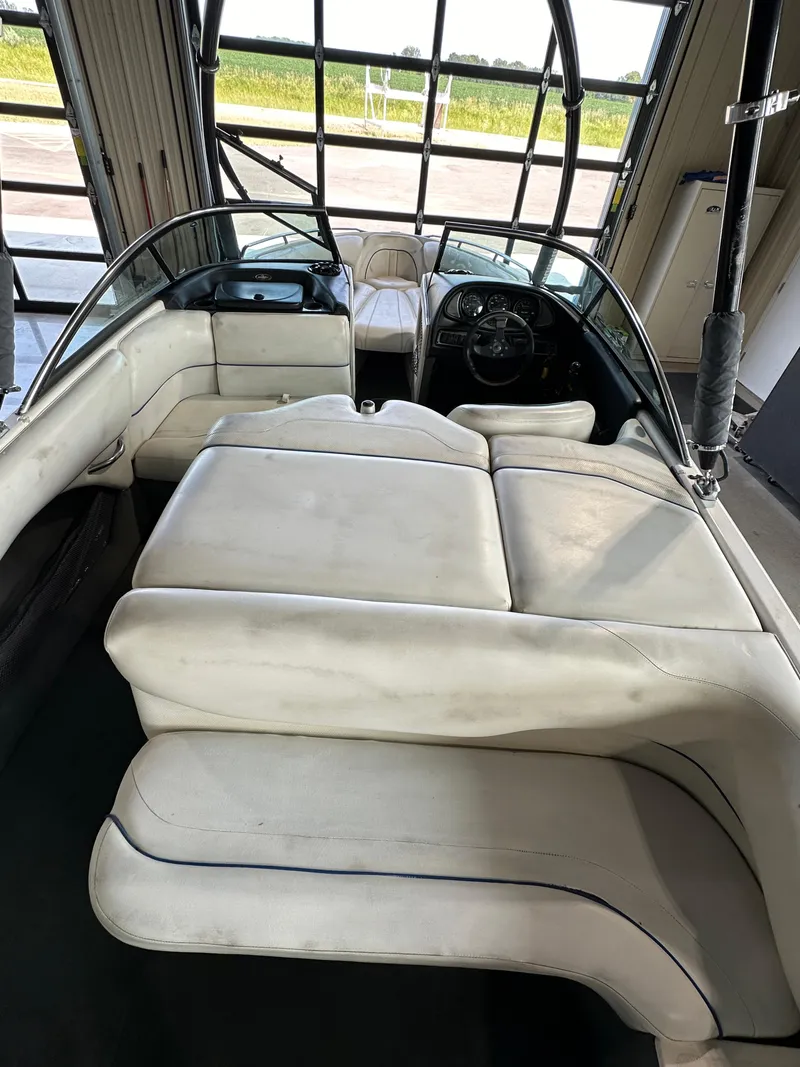 Slide: The Image of 2003 Malibu Wakesetter 23 XTi interior with white leather seats and steering wheel. - 9