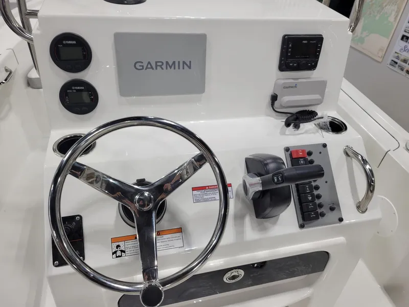 Slide: The Image of Parker 18 SE CC 2025 boat console with Garmin navigation system. - 8