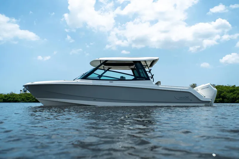 Slide: The Image of Boston Whaler 330 Vantage 2025 - 26
