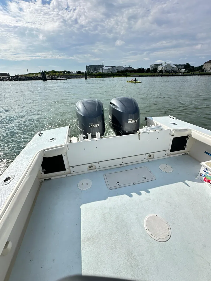 Slide: The Image of 1988 Ocean Master 31 Center Console boat with twin outboard motors on the water. - 21