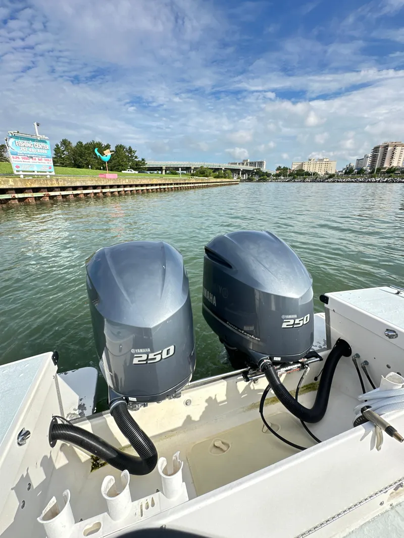 Slide: The Image of 1988 Ocean Master 31 Center Console with twin Yamaha 250 engines on the water. - 30