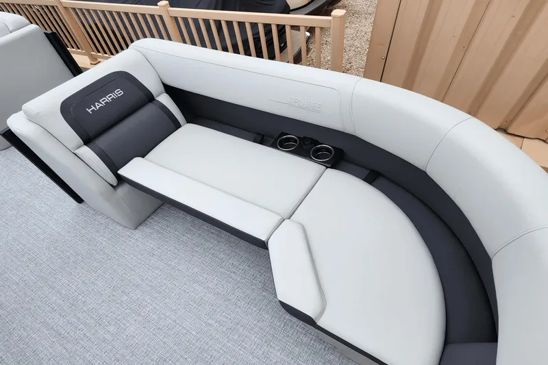 Slide: The Image of Harris 230 CRUISER 2025 - 11