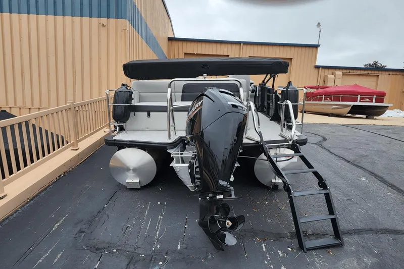 Slide: The Image of Harris 230 CRUISER 2025 - 2