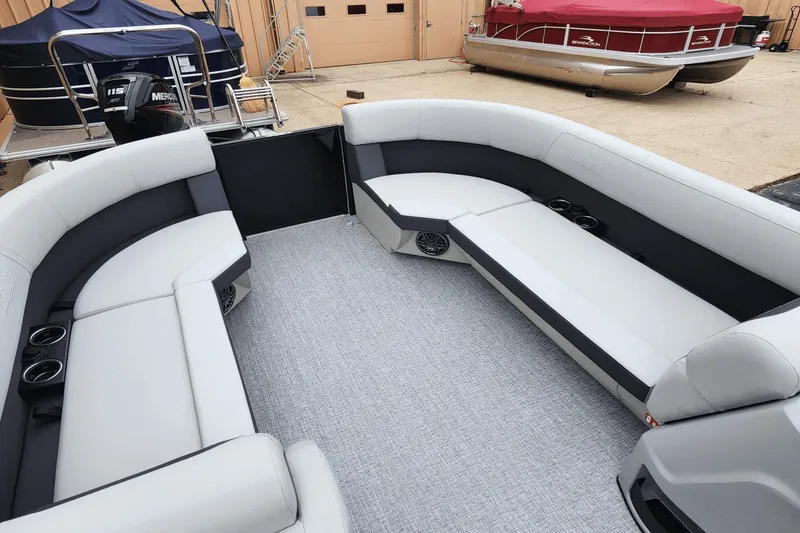 Slide: The Image of Harris 230 CRUISER 2025 - 4