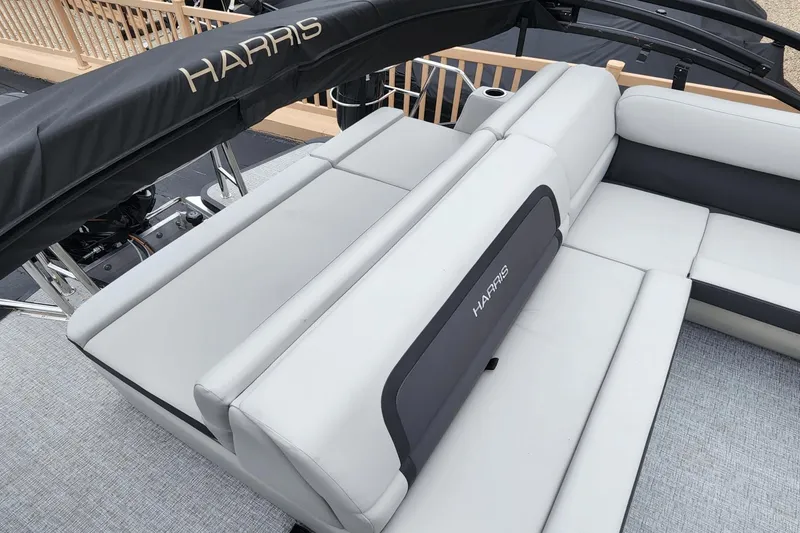 Slide: The Image of Harris 230 CRUISER 2025 - 7