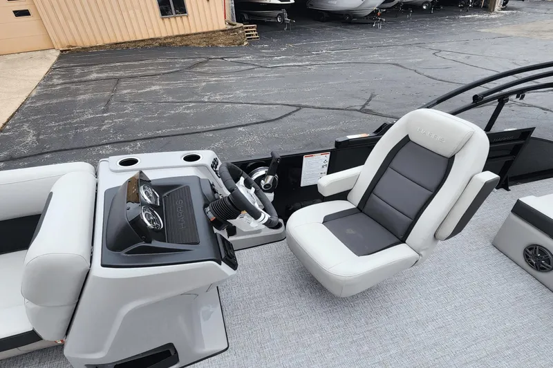 Slide: The Image of Harris 230 CRUISER 2025 - 8