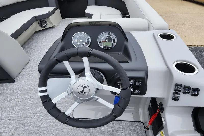 Slide: The Image of Harris 230 CRUISER 2025 - 9