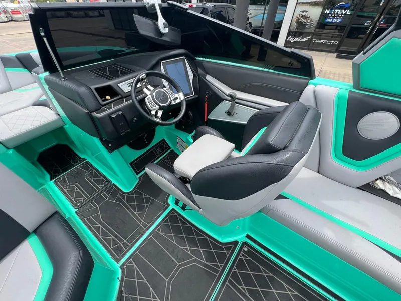 Slide: The Image of Tigé 21ZX 2020 - 10