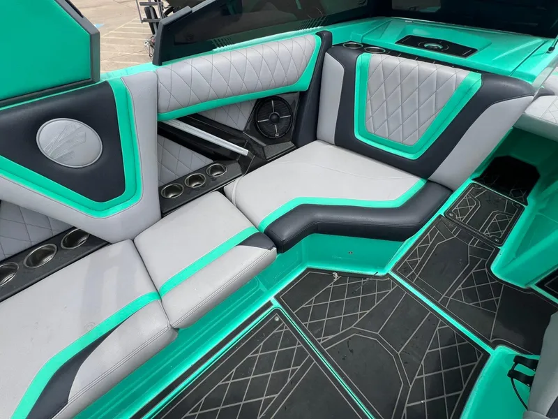 Slide: The Image of Tigé 21ZX 2020 - 11