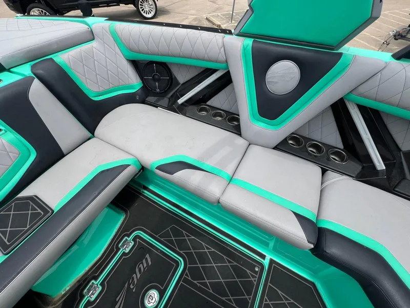 Slide: The Image of Tigé 21ZX 2020 - 12