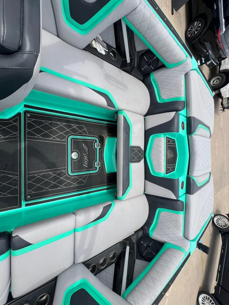 Slide: The Image of Tigé 21ZX 2020 - 14