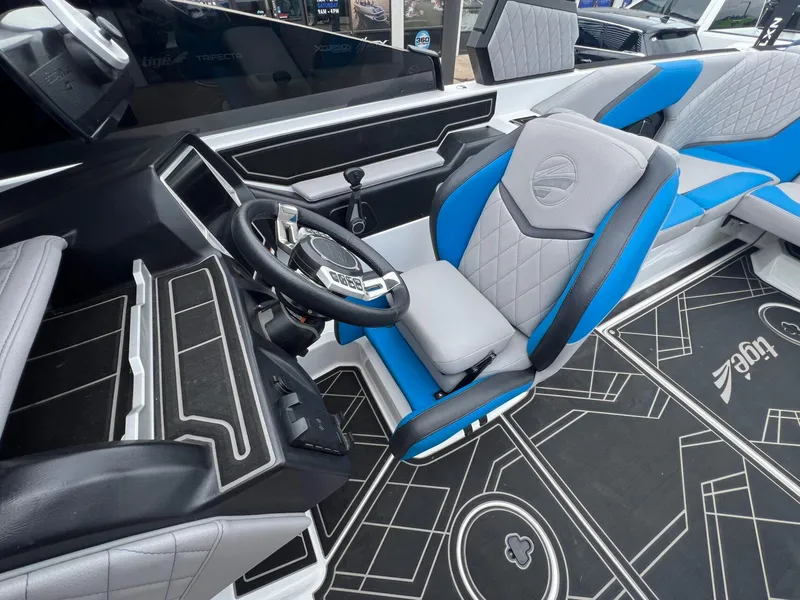 Slide: The Image of Tigé 24RZX 2022 - 10