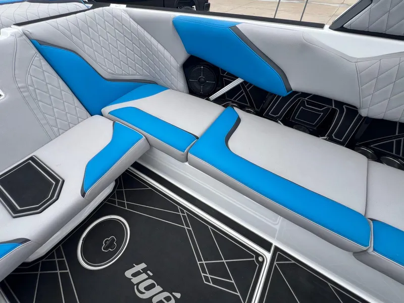 Slide: The Image of Tigé 24RZX 2022 - 11