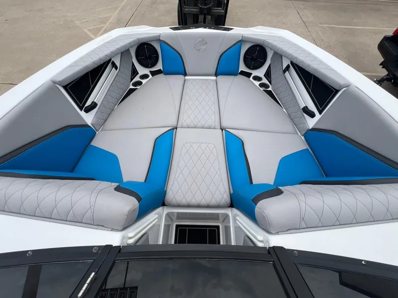 Slide: The Image of Tigé 24RZX 2022 - 13