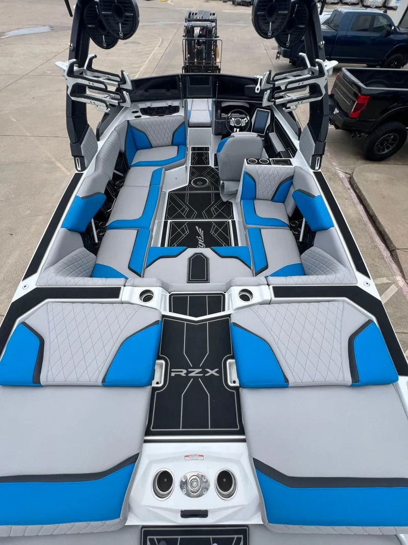 Slide: The Image of Tigé 24RZX 2022 - 16