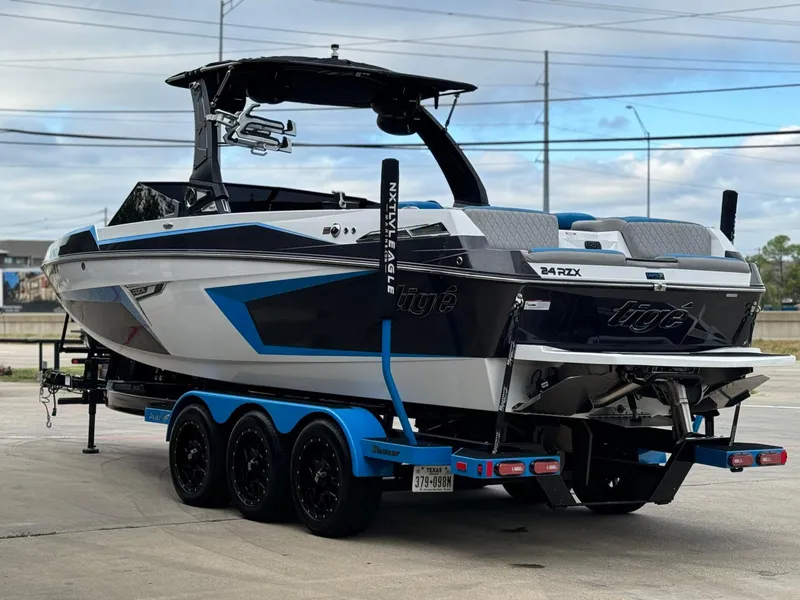 Slide: The Image of Tigé 24RZX 2022 - 5