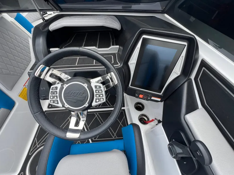 Slide: The Image of Tigé 24RZX 2022 - 8