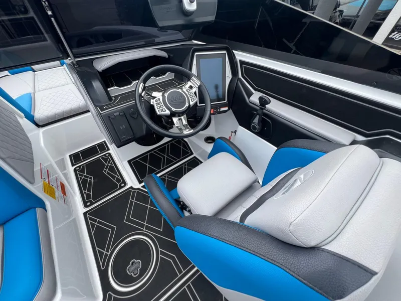 Slide: The Image of Tigé 24RZX 2022 - 9