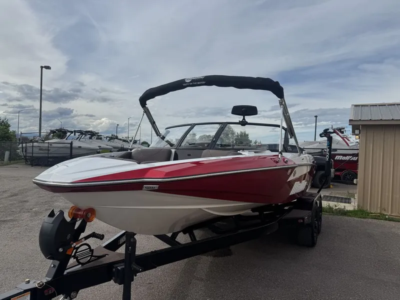 Slide: The Image of Malibu Boats TXi Response 2026 - 4