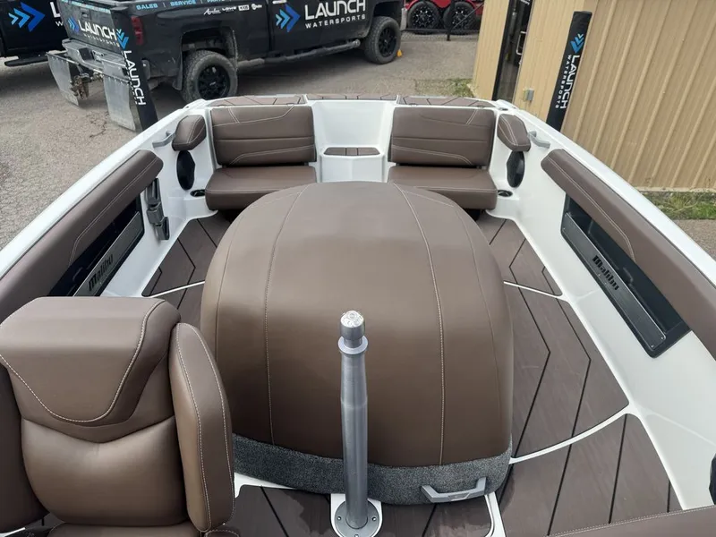 Slide: The Image of Malibu Boats TXi Response 2026 - 10