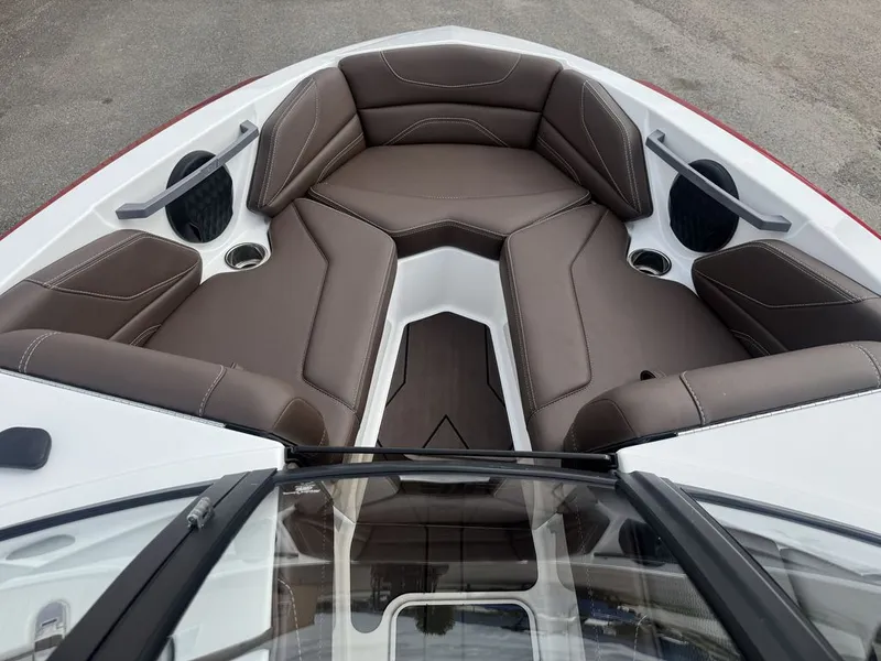 Slide: The Image of Malibu Boats TXi Response 2026 - 9