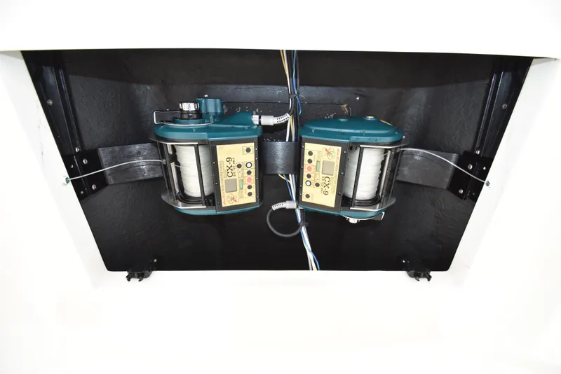 Slide: The Image of 2006 Albemarle 41 Express boat equipment with dual CX-9 electric fishing reels. - 33