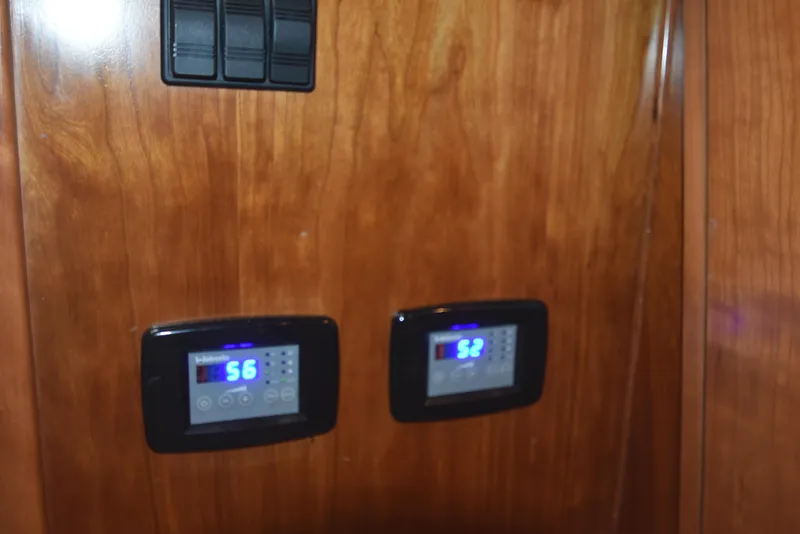 Slide: The Image of Albemarle 41 Express 2006 - 61