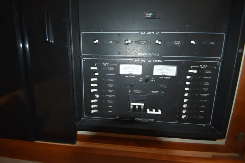 Slide: The Image of Albemarle 41 Express 2006 - 68