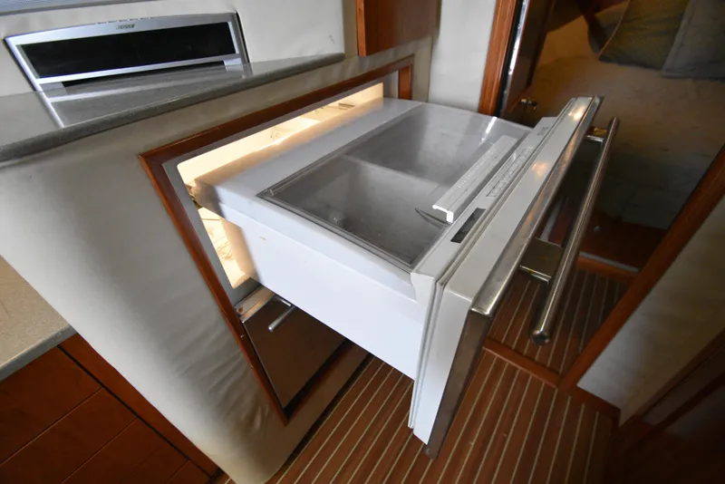 Slide: The Image of Albemarle 41 Express 2006 - 75