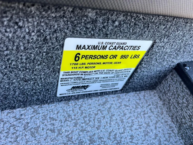 Slide: The Image of Capacity label on 2025 Lund 1775 Impact XS SS boat, max 6 persons or 950 lbs. - 29