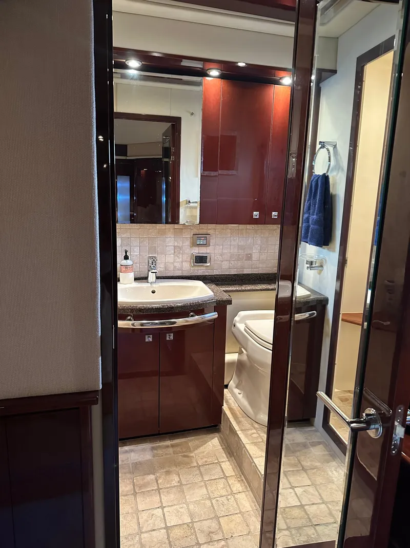 Slide: The Image of Sea Ray 55 Sundancer 2009 - 12