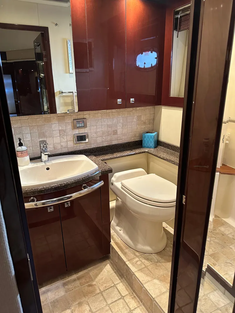 Slide: The Image of Sea Ray 55 Sundancer 2009 - 14