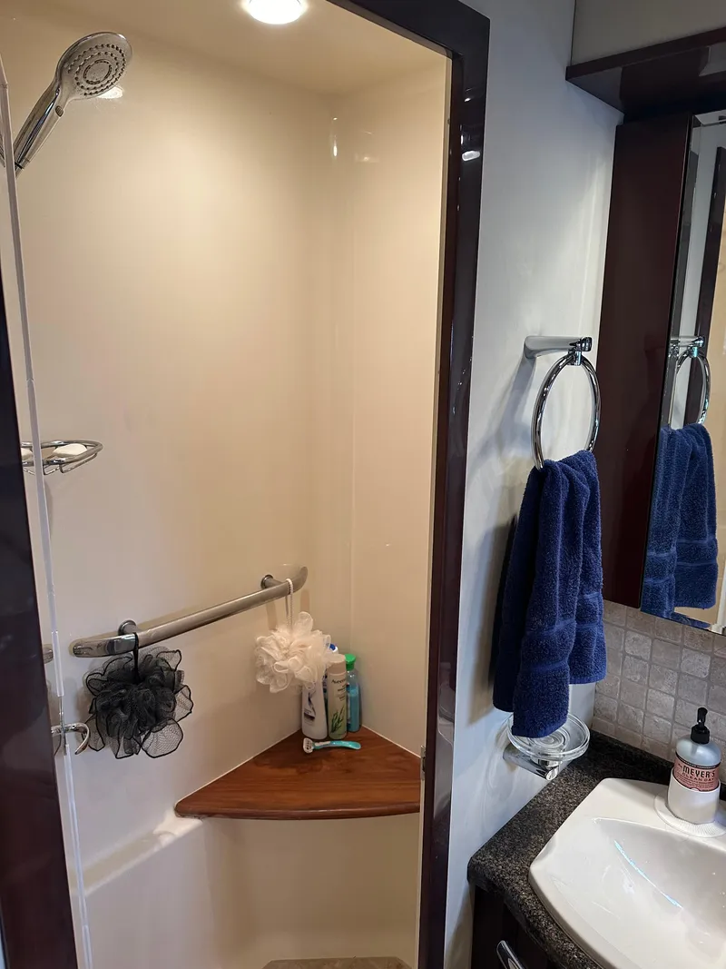 Slide: The Image of Sea Ray 55 Sundancer 2009 - 17