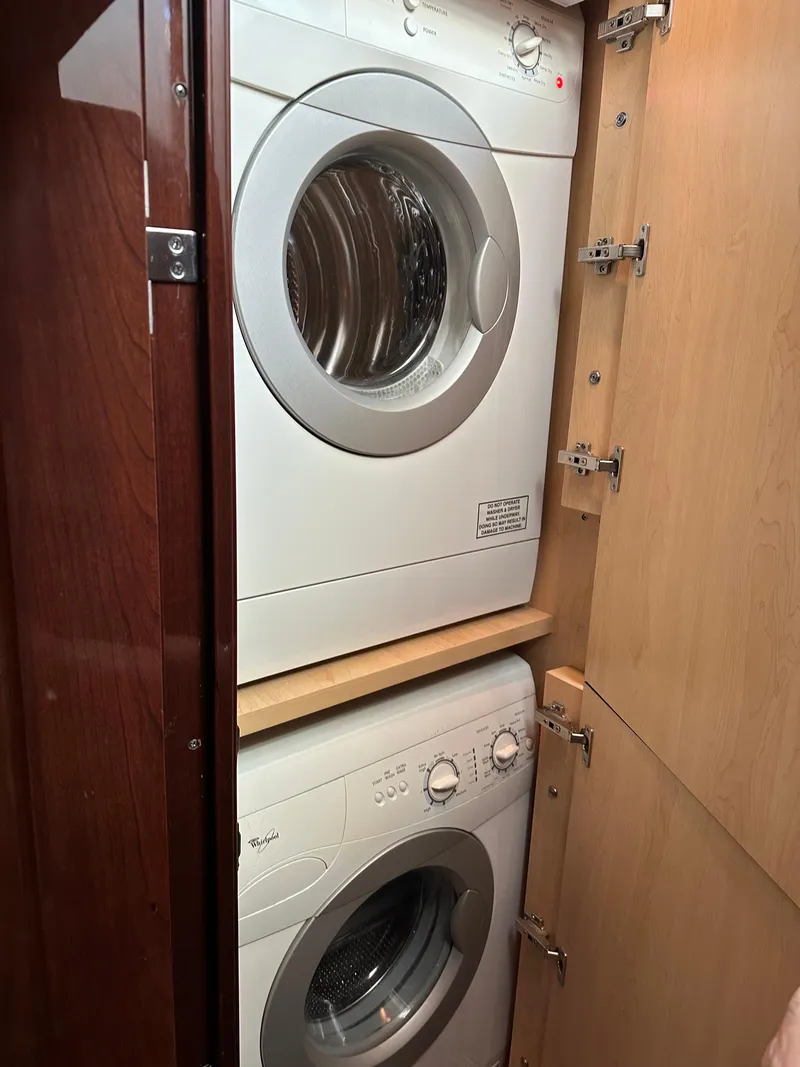 Slide: The Image of Sea Ray 55 Sundancer 2009 - 18