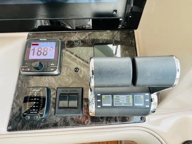 Slide: The Image of Sea Ray 55 Sundancer 2009 - 43