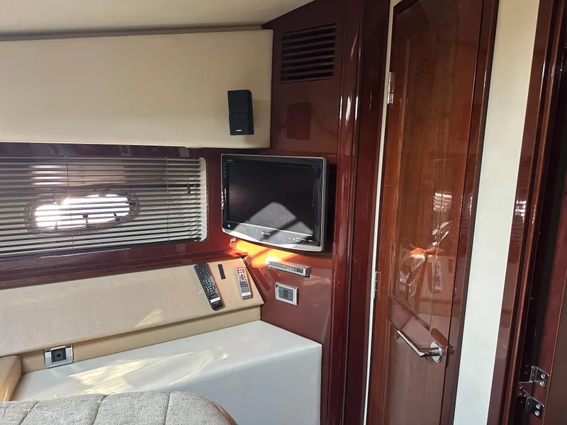 Slide: The Image of Sea Ray 55 Sundancer 2009 - 5