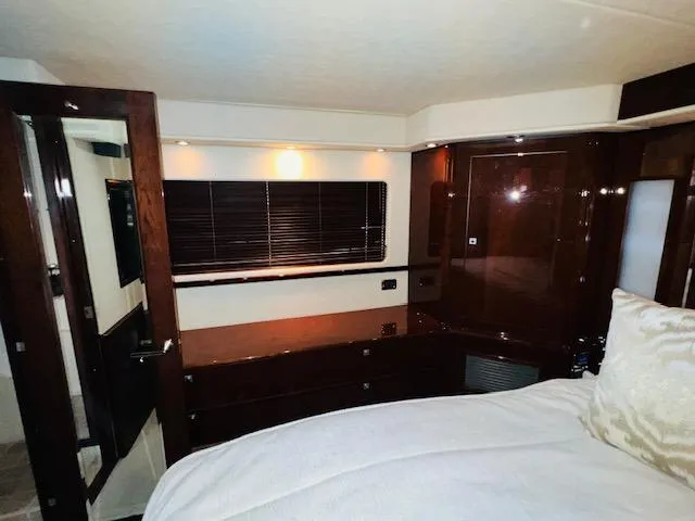 Slide: The Image of 2010 Sea Ray 58 Sundancer information - 64