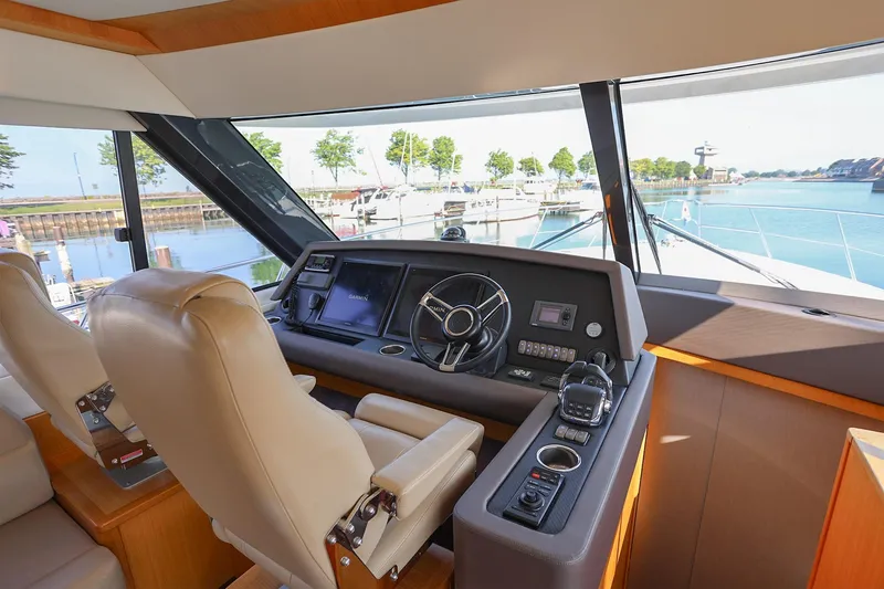 Slide: The Image of Riviera 525 SUV 2016 - 54