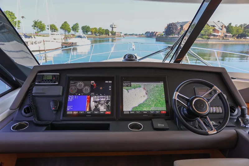 Slide: The Image of Riviera 525 SUV 2016 - 56