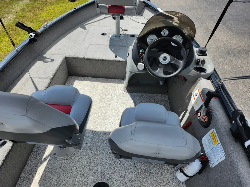 Slide: The Image of 2013 Tracker Super Guide V-16 SC boat interior with steering console and seating. - 10